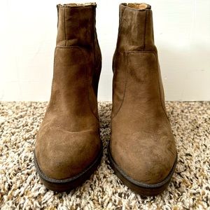 ZARA Dark green suede ankle boots. 4” chunky heel. Good condition.